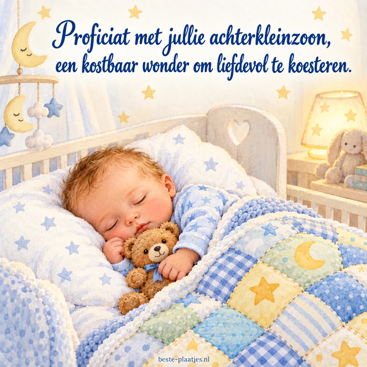 Een slapende baby knuffelt een beer onder een kleurrijke sterrenquilt.