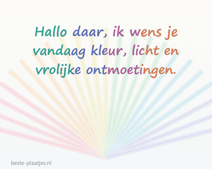 Een kleurrijke groet zweeft boven waaiervormige zachte regenboogstrepen.