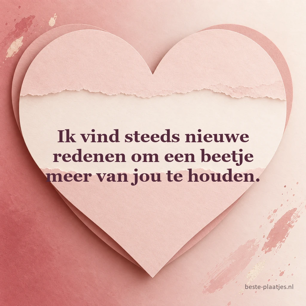 Een groot roze papierhart ligt op een subtiele kleurverloopachtergrond.
