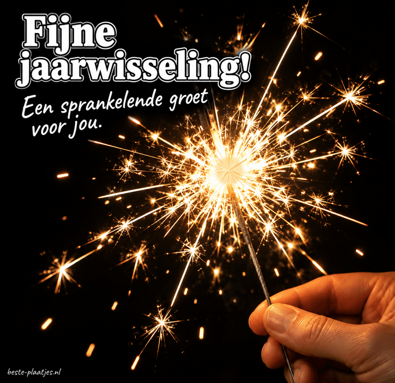 Een hand met een brandend sterretje brengt een sprankelende jaarwisselingsgroet.