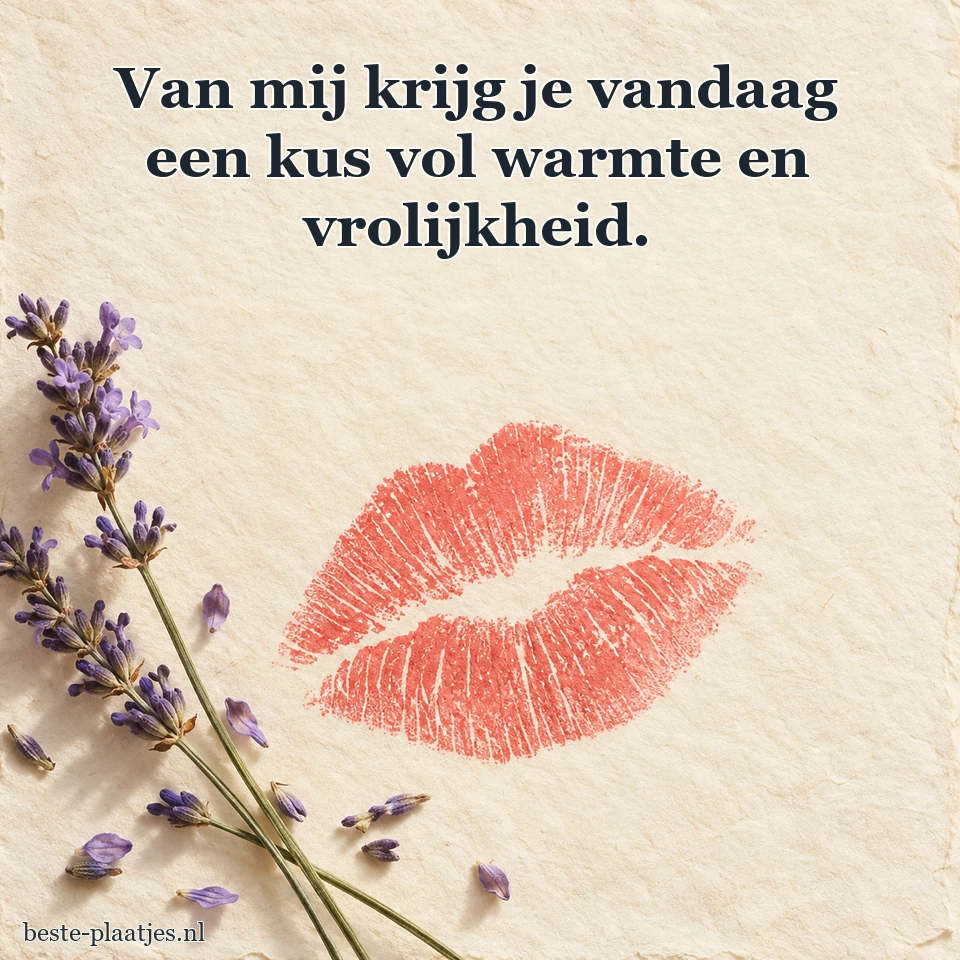 Een papieren kusafdruk ligt naast een takje lavendel.