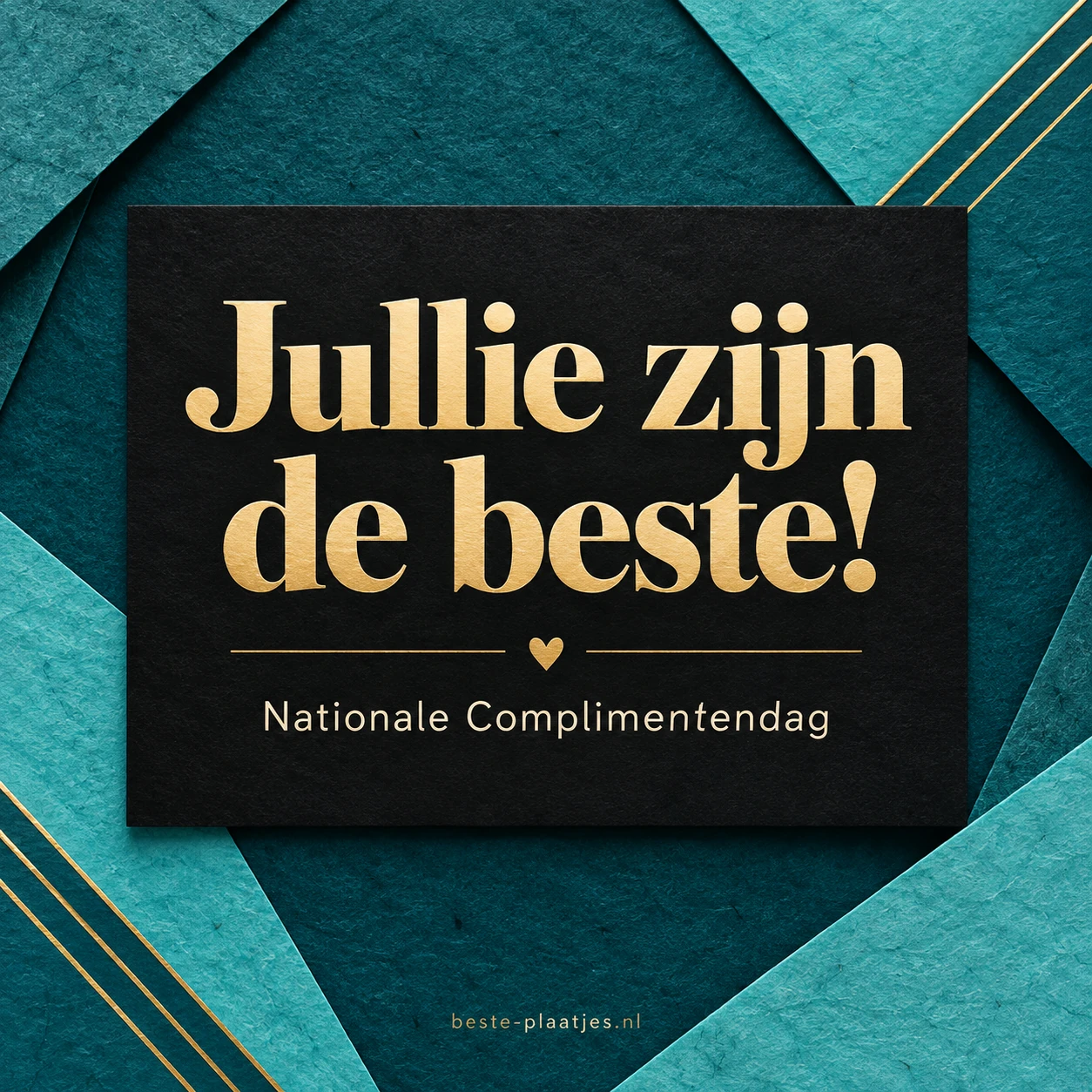 Gouden letters op een zwarte kaart liggen tussen gevouwen vellen turkoois papier.