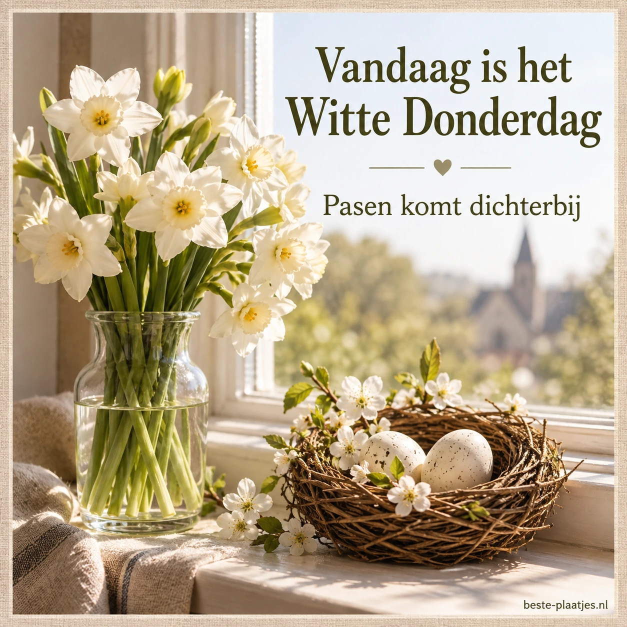 Witte narcissen en een nestje met eieren staan in het ochtendlicht op een vensterbank.